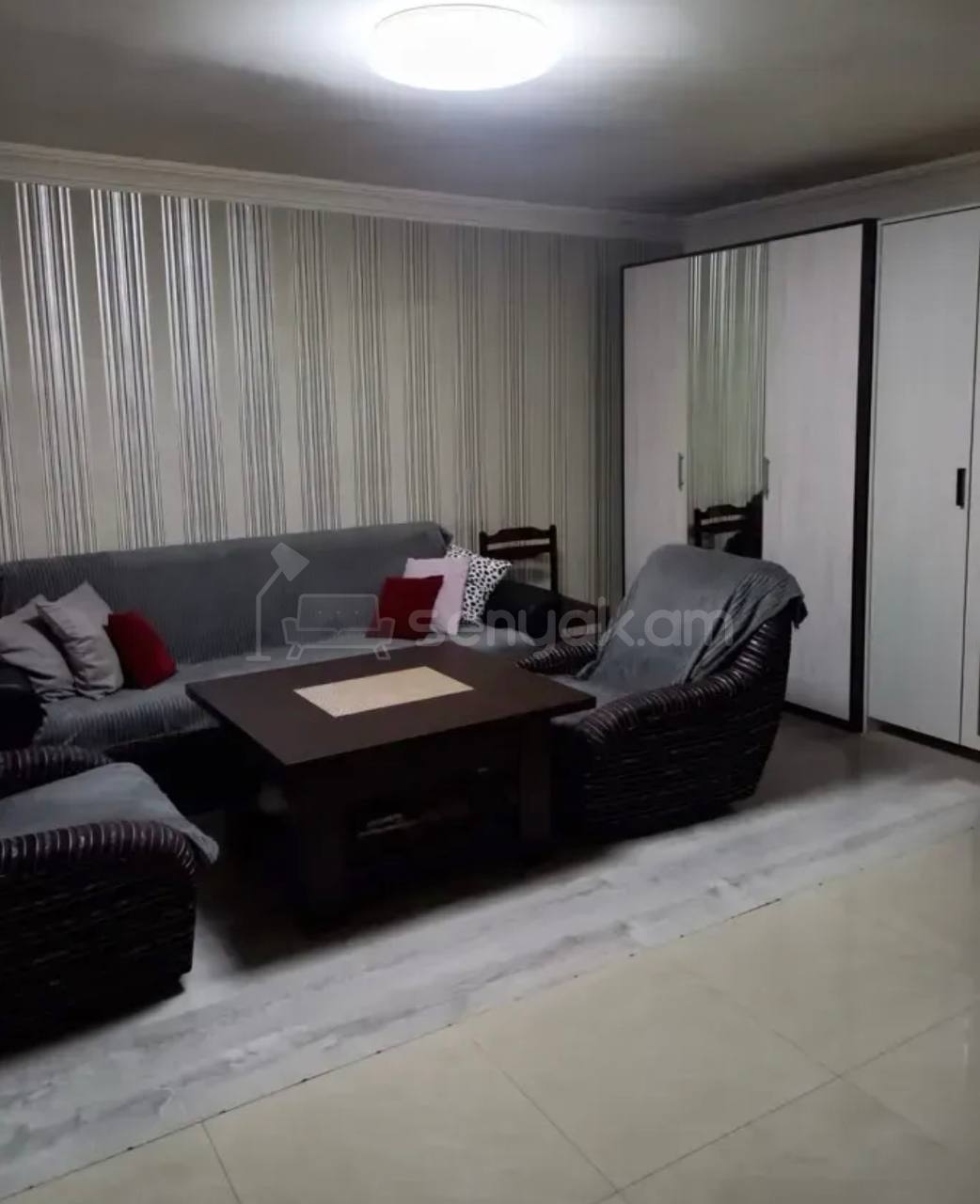 2 Սենյականոց Բնակարան Քարե Շենքում, 43քմ, 1/5 հարկ, Կապիտալ Վերանորոգված