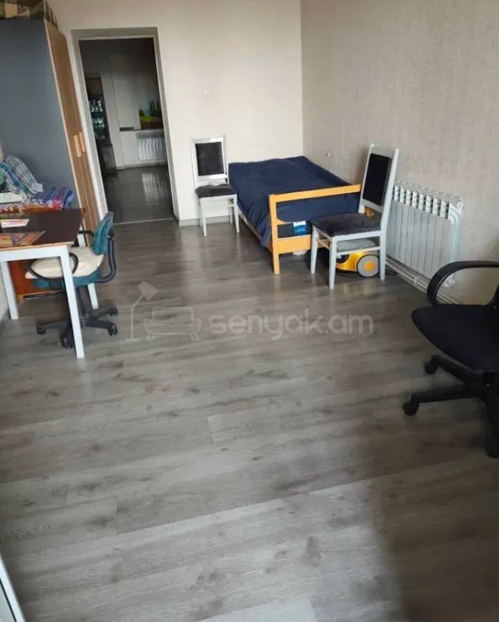 4 Սենյականոց Բնակարան Քարե Շենքում, 90քմ, 5/5 հարկ, Կոսմետիկ Վերանորոգված