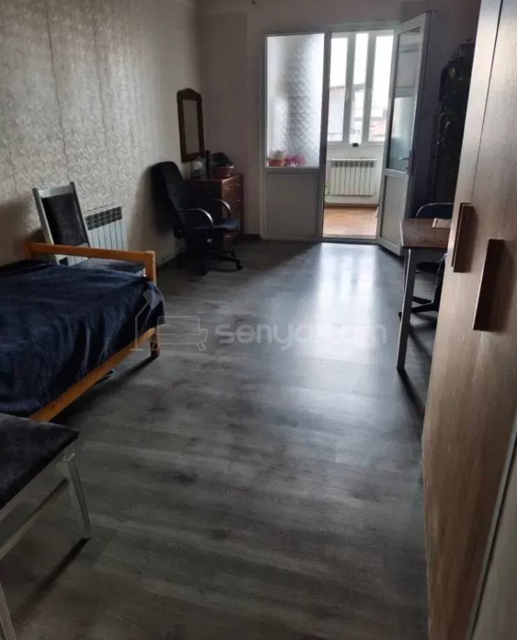 4 Սենյականոց Բնակարան Քարե Շենքում, 90քմ, 5/5 հարկ, Կոսմետիկ Վերանորոգված