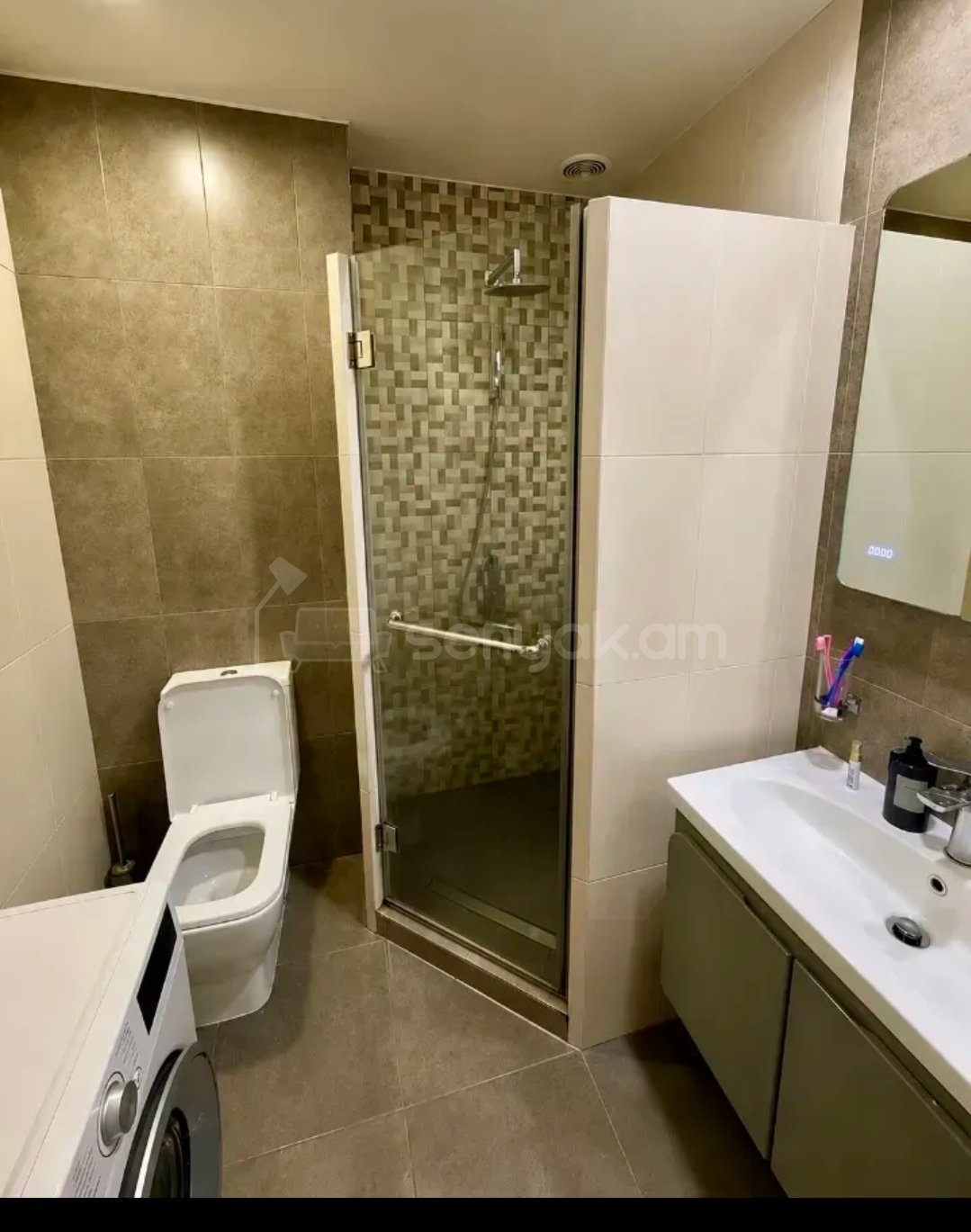 3 Սենյականոց Բնակարան Քարե Շենքում, 83քմ, 2/5 հարկ, Կապիտալ Վերանորոգված