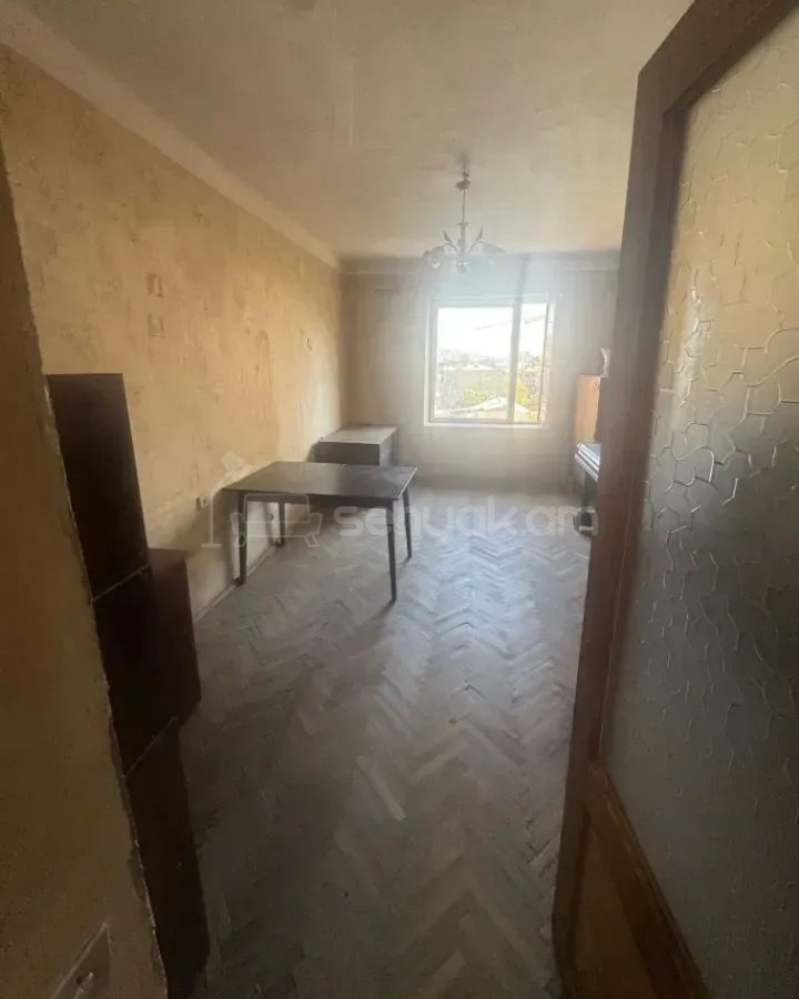3 Սենյականոց Բնակարան Քարե Շենքում, 80քմ, 4/5 հարկ, Պետական Վիճակում
