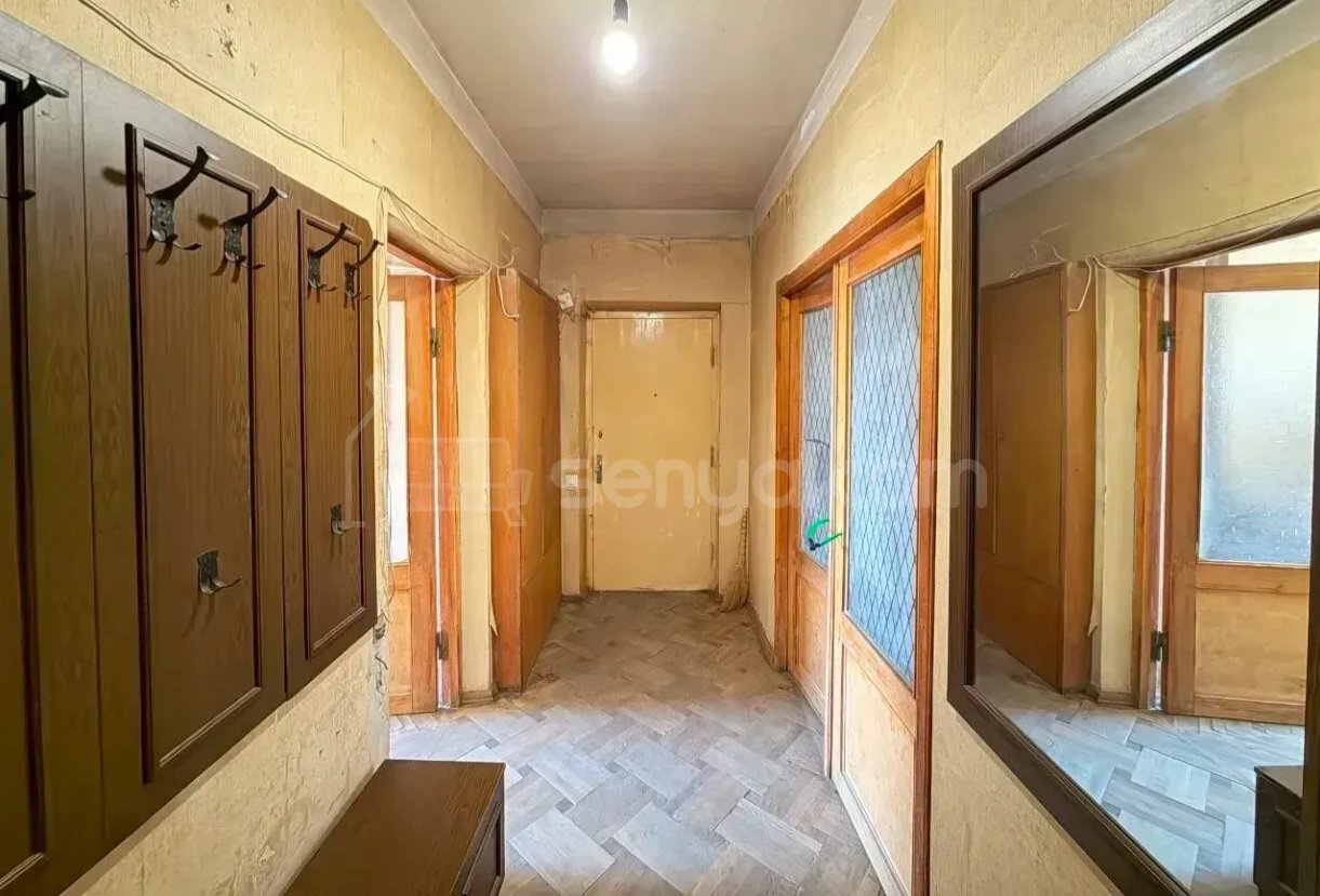3 Սենյականոց Բնակարան Քարե Շենքում, 80քմ, 4/5 հարկ, Պետական Վիճակում