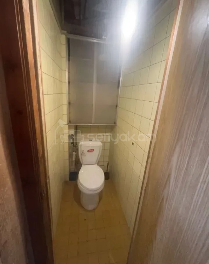 3 Սենյականոց Բնակարան Քարե Շենքում, 80քմ, 4/5 հարկ, Պետական Վիճակում