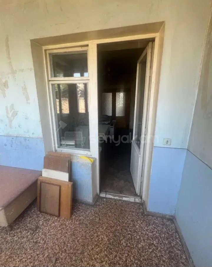 3 Սենյականոց Բնակարան Քարե Շենքում, 80քմ, 4/5 հարկ, Պետական Վիճակում