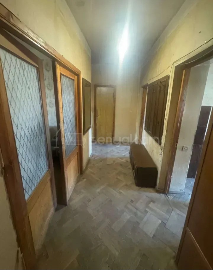 3 Սենյականոց Բնակարան Քարե Շենքում, 80քմ, 4/5 հարկ, Պետական Վիճակում