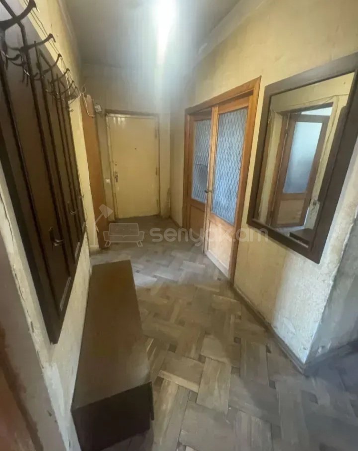 3 Սենյականոց Բնակարան Քարե Շենքում, 80քմ, 4/5 հարկ, Պետական Վիճակում