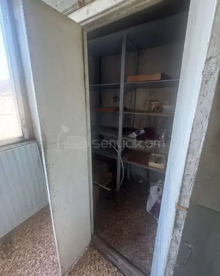 3 Սենյականոց Բնակարան Քարե Շենքում, 80քմ, 4/5 հարկ, Պետական Վիճակում