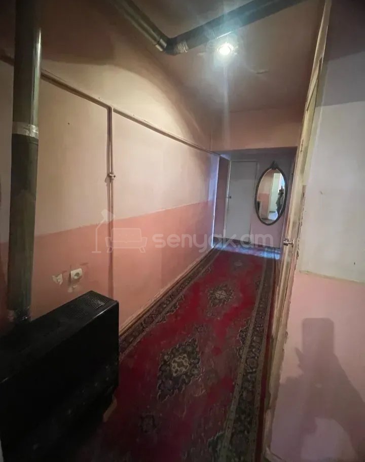 3 Սենյականոց Բնակարան Քարե Շենքում, 70քմ, 2/5 հարկ, Նորմալ Վիճակում, Կահավորված