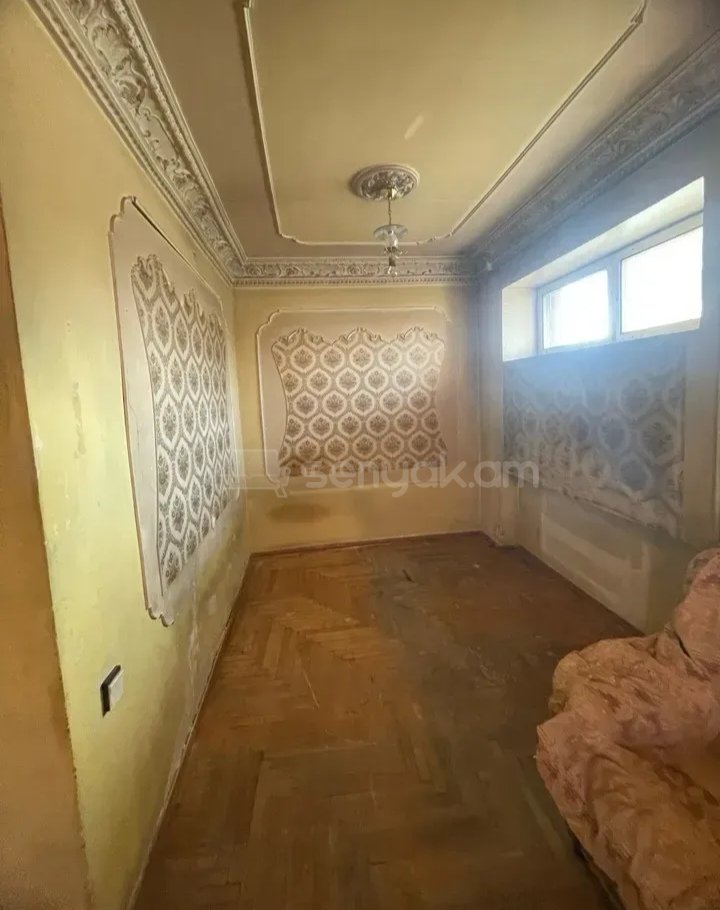 3 Սենյականոց Բնակարան Քարե Շենքում, 70քմ, 2/5 հարկ, Նորմալ Վիճակում, Կահավորված