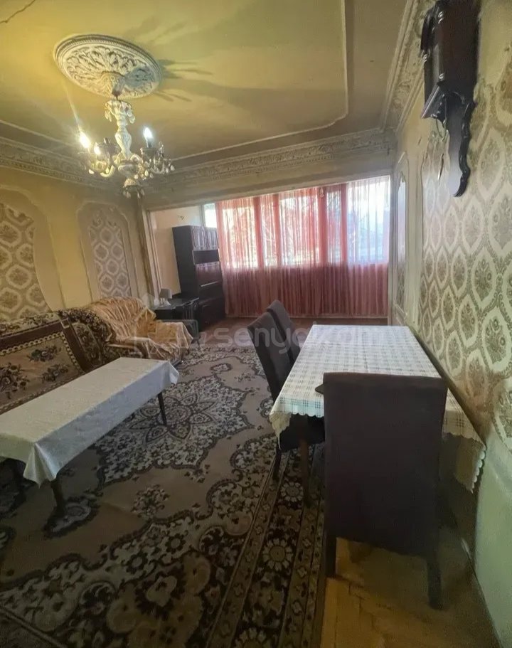 3 Սենյականոց Բնակարան Քարե Շենքում, 70քմ, 2/5 հարկ, Նորմալ Վիճակում, Կահավորված