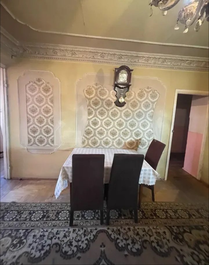 3 Սենյականոց Բնակարան Քարե Շենքում, 70քմ, 2/5 հարկ, Նորմալ Վիճակում, Կահավորված