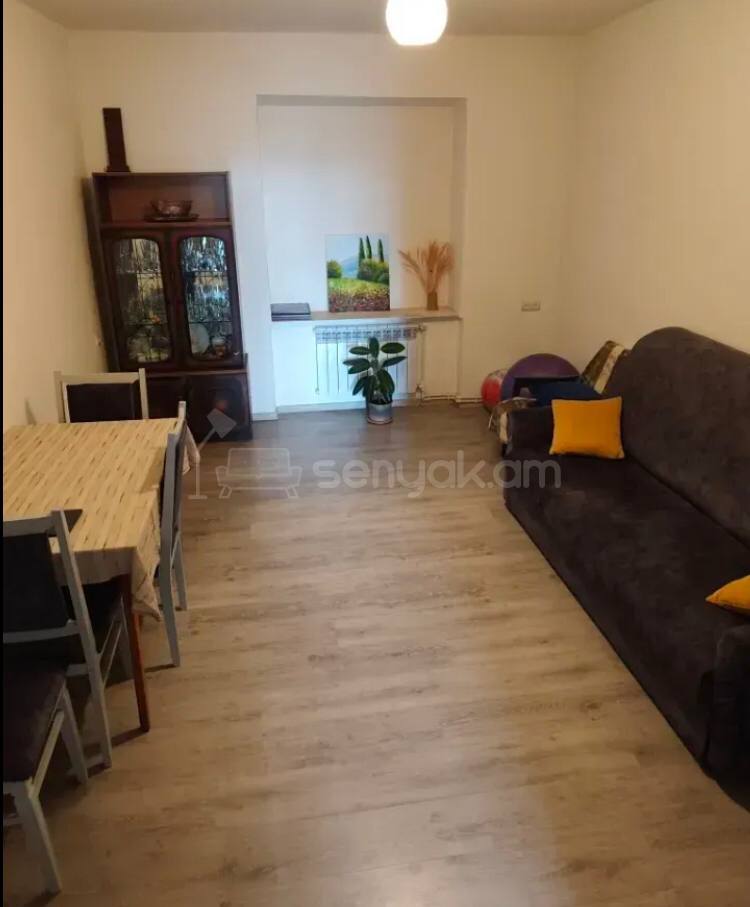 4 Սենյականոց Բնակարան Քարե Շենքում, 90քմ, 5/5 հարկ, Կոսմետիկ Վերանորոգված