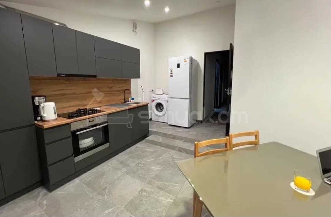 3 Սենյականոց Բնակարան Քարե Շենքում, 70քմ, 4/4 հարկ, Կոսմետիկ Վերանորոգված, Կահավորված