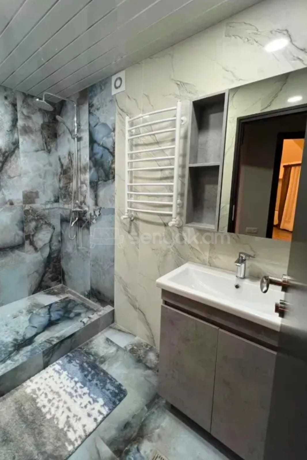 3 Սենյականոց Բնակարան Քարե Շենքում, 70քմ, 4/4 հարկ, Կոսմետիկ Վերանորոգված, Կահավորված