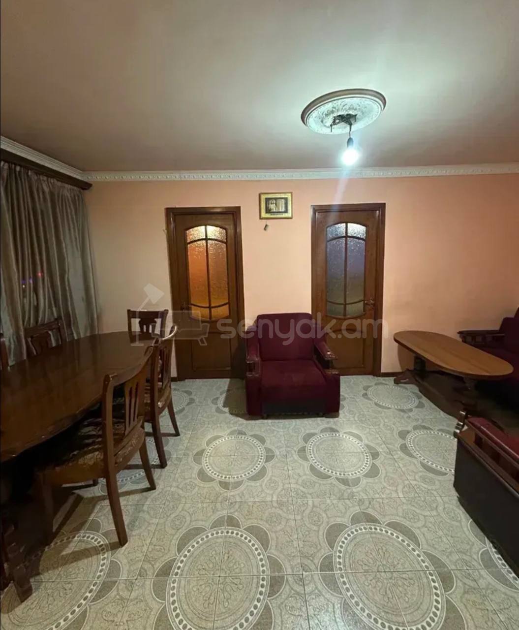 3 Սենյականոց Բնակարան Քարե Շենքում, 43քմ, 3/5 հարկ, Կապիտալ Վերանորոգված