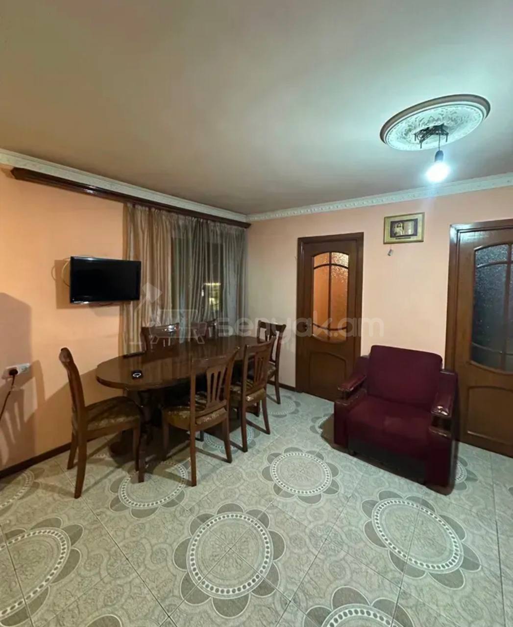 3 Սենյականոց Բնակարան Քարե Շենքում, 43քմ, 3/5 հարկ, Կապիտալ Վերանորոգված