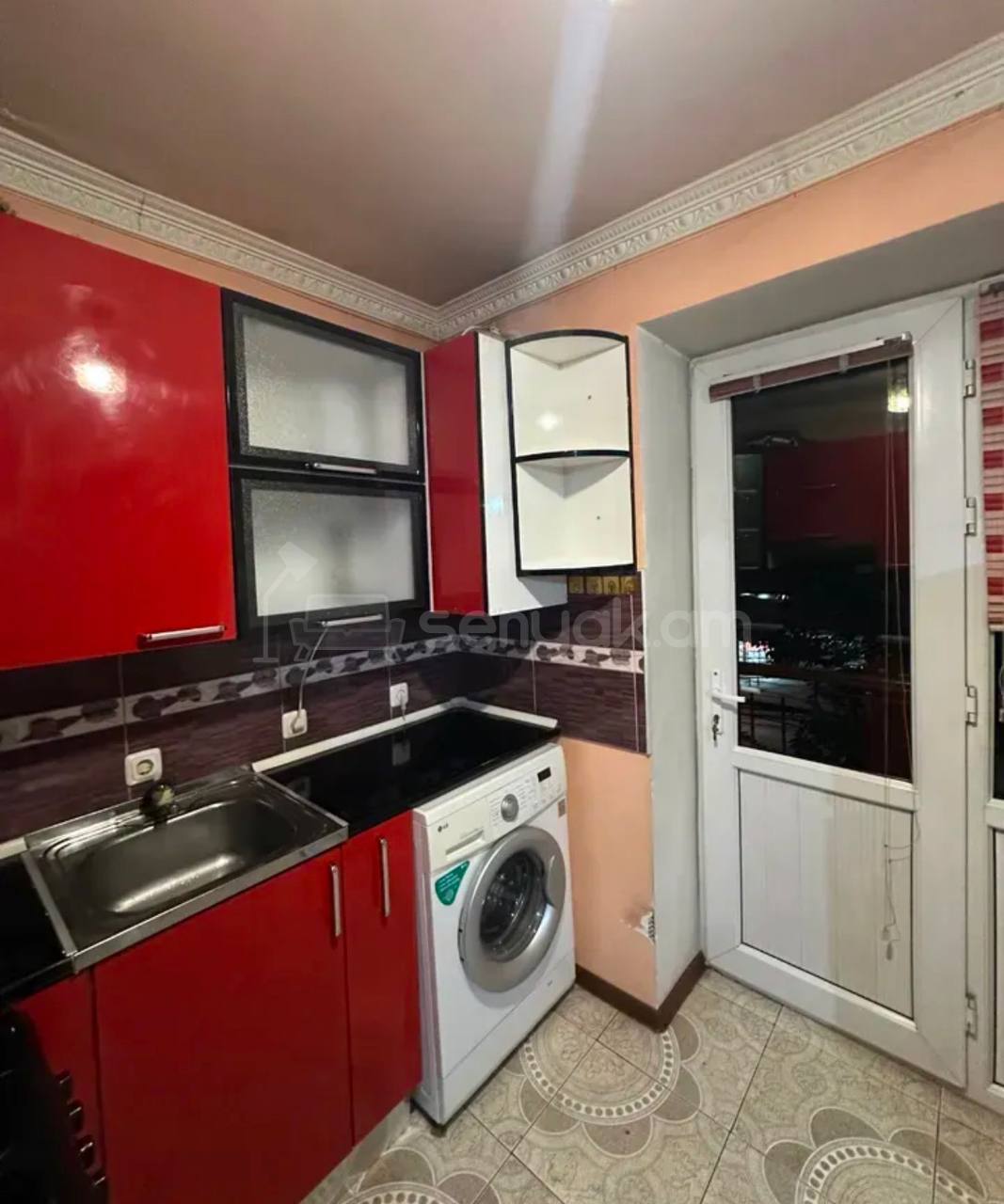 3 Սենյականոց Բնակարան Քարե Շենքում, 43քմ, 3/5 հարկ, Կապիտալ Վերանորոգված
