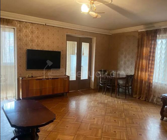 3 Սենյականոց Բնակարան Քարե Շենքում, 100քմ, 3/5 հարկ, Կոսմետիկ Վերանորոգված, Կահավորված