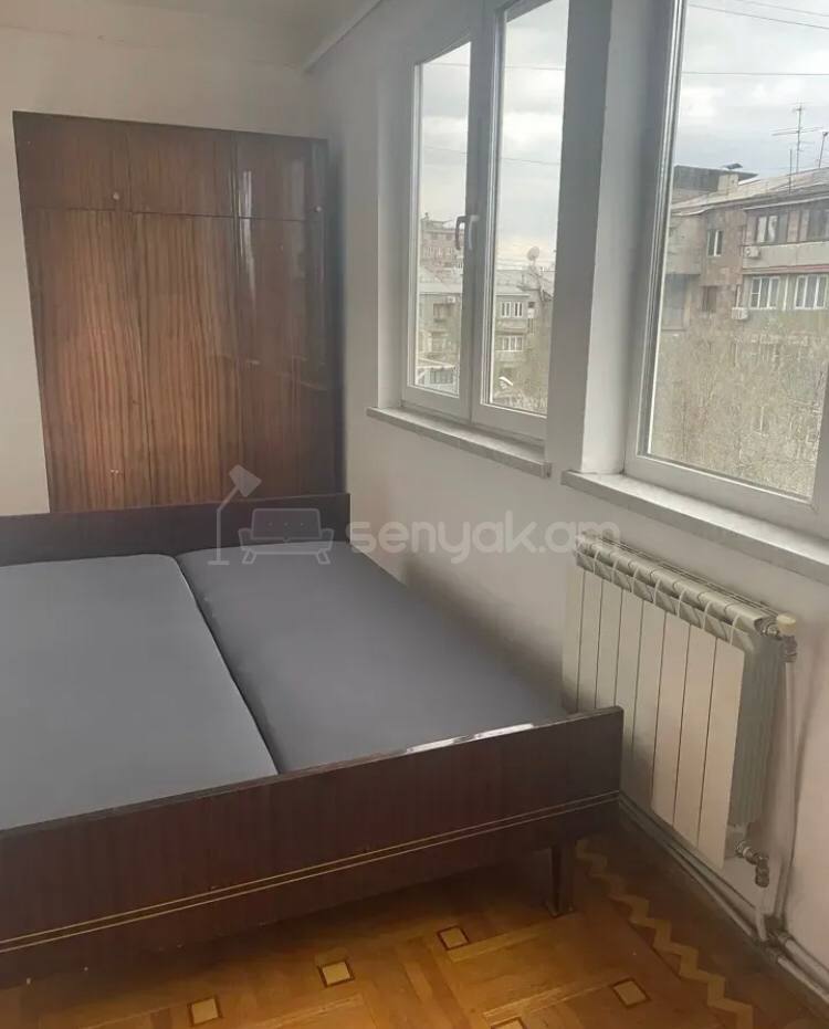 3 Սենյականոց Բնակարան Քարե Շենքում, 100քմ, 3/5 հարկ, Կոսմետիկ Վերանորոգված, Կահավորված