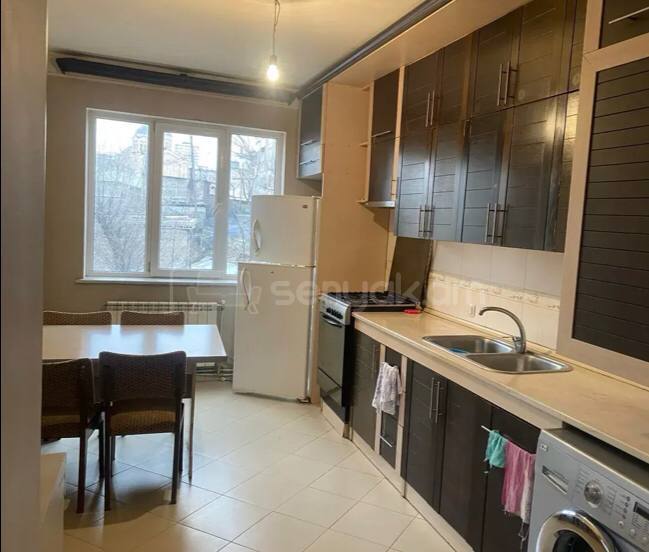 3 Սենյականոց Բնակարան Քարե Շենքում, 100քմ, 3/5 հարկ, Կոսմետիկ Վերանորոգված, Կահավորված