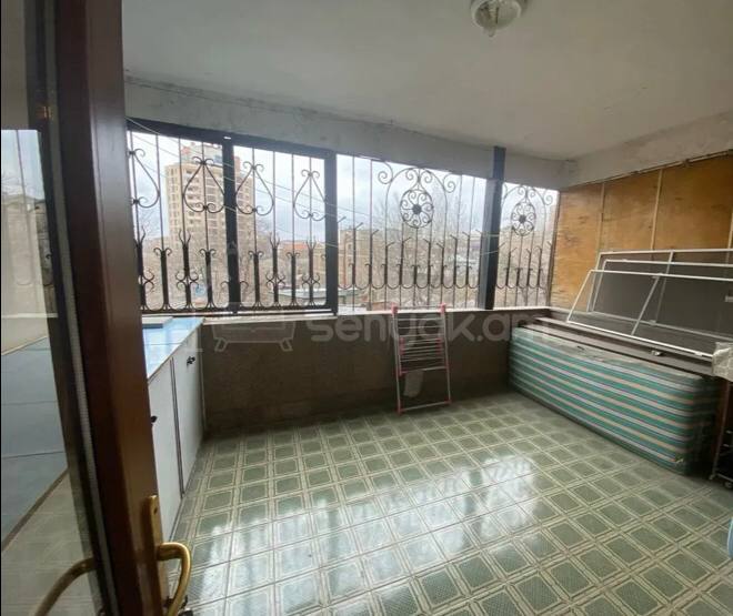 3 Սենյականոց Բնակարան Քարե Շենքում, 100քմ, 3/5 հարկ, Կոսմետիկ Վերանորոգված, Կահավորված