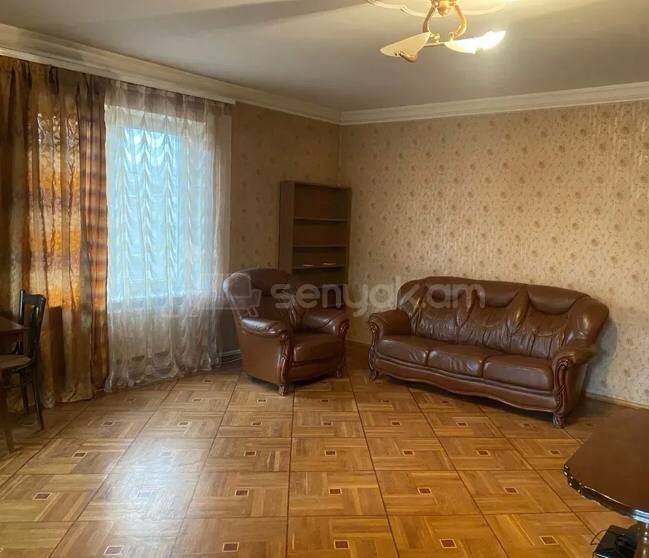 3 Սենյականոց Բնակարան Քարե Շենքում, 100քմ, 3/5 հարկ, Կոսմետիկ Վերանորոգված, Կահավորված