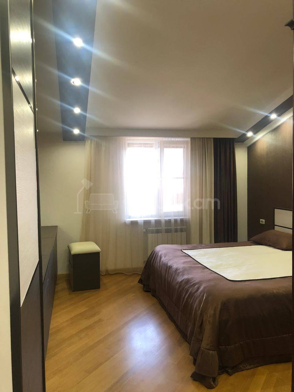 3 Սենյականոց Բնակարան Քարե Շենքում, 140քմ, 4/4 հարկ, Կապիտալ Վերանորոգված, Կահավորված, Արևկող