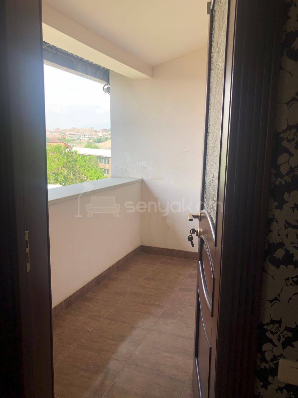 3 Սենյականոց Բնակարան Քարե Շենքում, 140քմ, 4/4 հարկ, Կապիտալ Վերանորոգված, Կահավորված, Արևկող