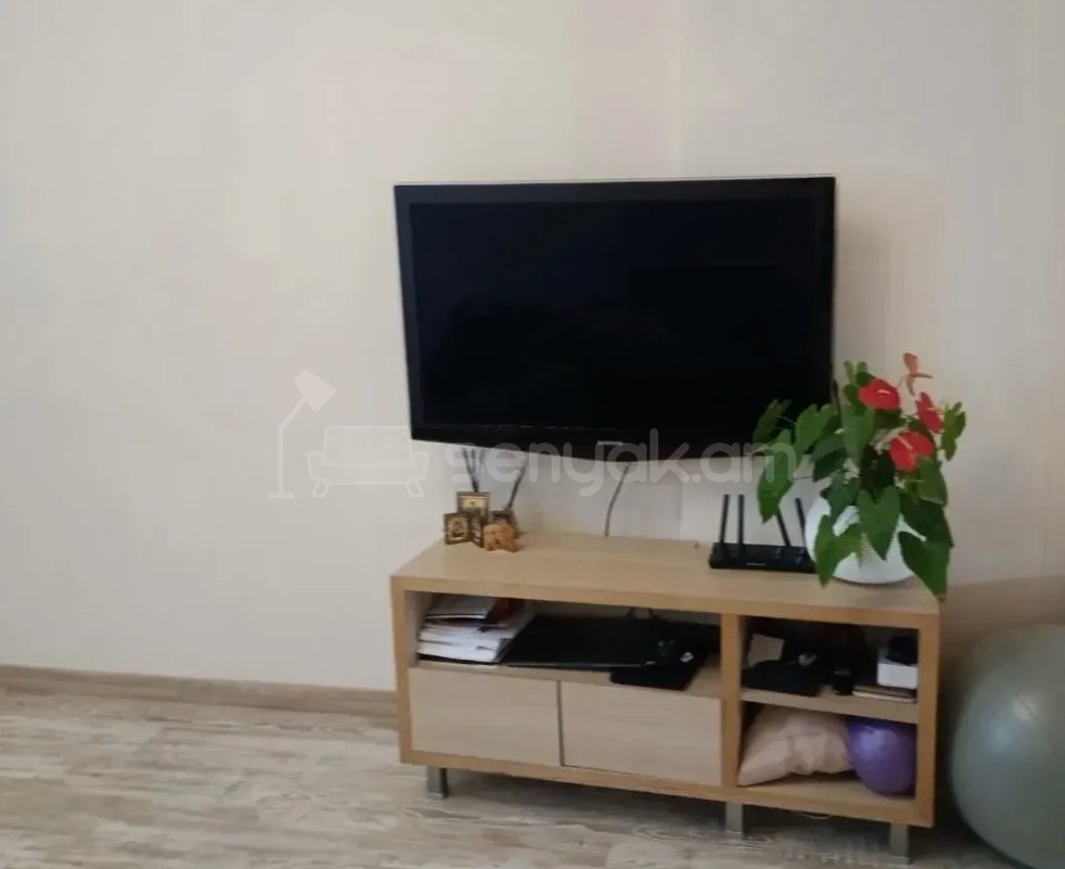 2 Սենյականոց Բնակարան Քարե Շենքում, 80քմ, 2/5 հարկ, Կապիտալ Վերանորոգված, Կահավորված