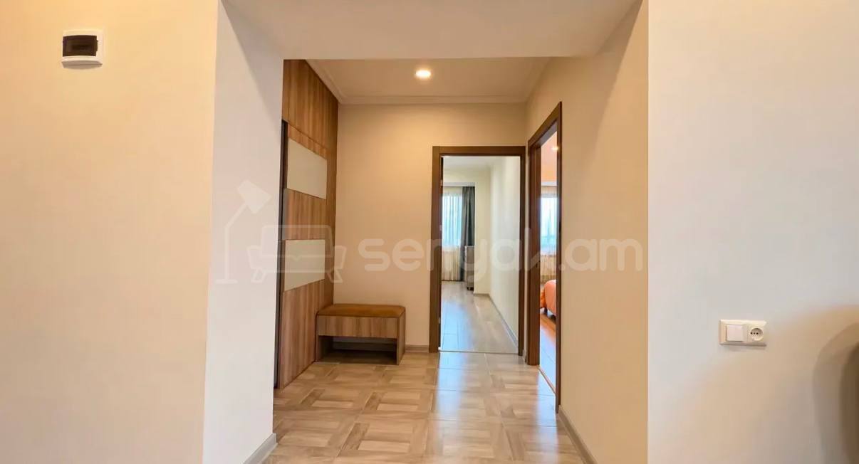 3 Սենյականոց Բնակարան Քարե Շենքում, 80քմ, 5/5 հարկ, Կապիտալ Վերանորոգված, Կահավորված