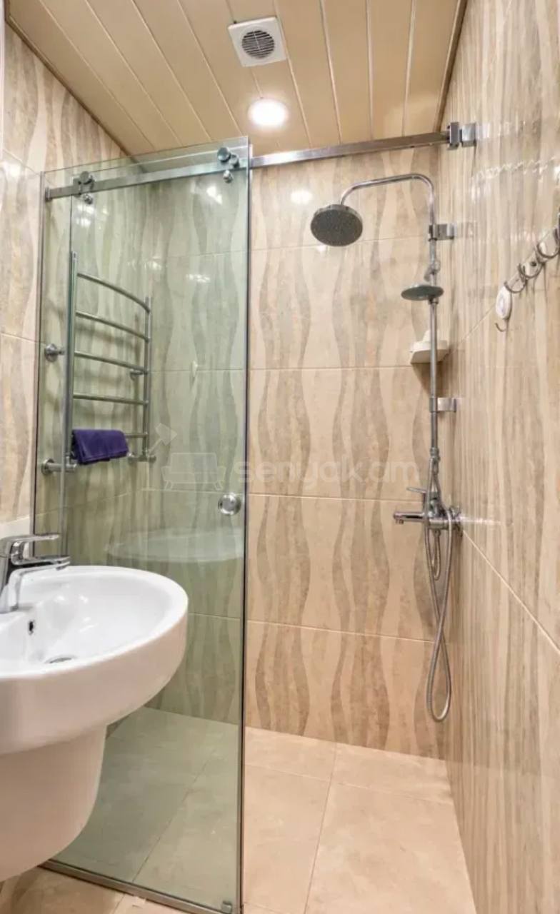 3 Սենյականոց Բնակարան Քարե Շենքում, 80քմ, 5/5 հարկ, Կապիտալ Վերանորոգված, Կահավորված