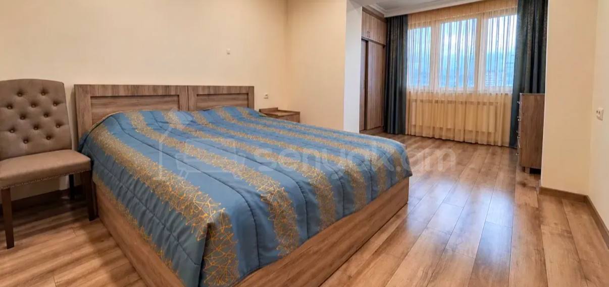 3 Սենյականոց Բնակարան Քարե Շենքում, 80քմ, 5/5 հարկ, Կապիտալ Վերանորոգված, Կահավորված