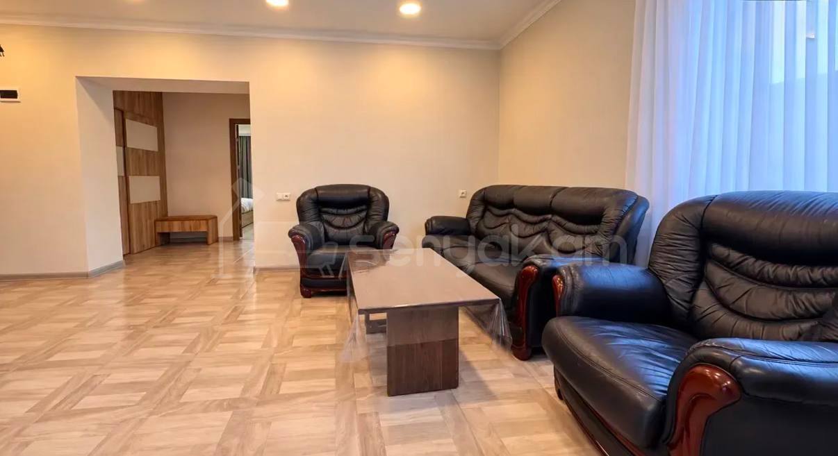 3 Սենյականոց Բնակարան Քարե Շենքում, 80քմ, 5/5 հարկ, Կապիտալ Վերանորոգված, Կահավորված