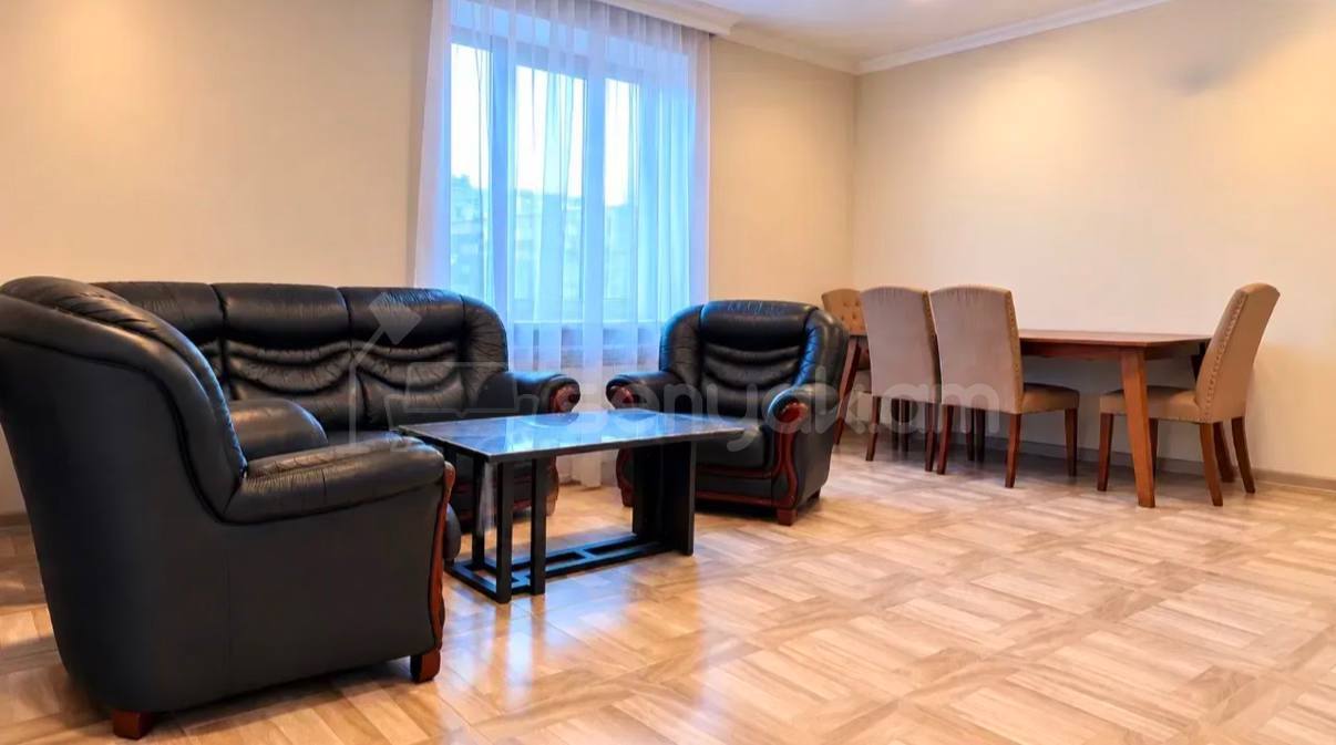 3 Սենյականոց Բնակարան Քարե Շենքում, 80քմ, 5/5 հարկ, Կապիտալ Վերանորոգված, Կահավորված