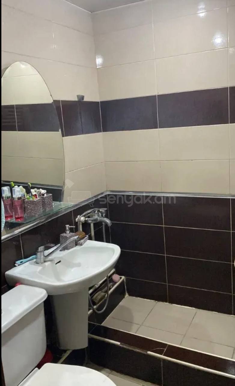 2 Սենյականոց Բնակարան Քարե Շենքում, 80քմ, 4/4 հարկ, Կապիտալ Վերանորոգված, Կահավորված
