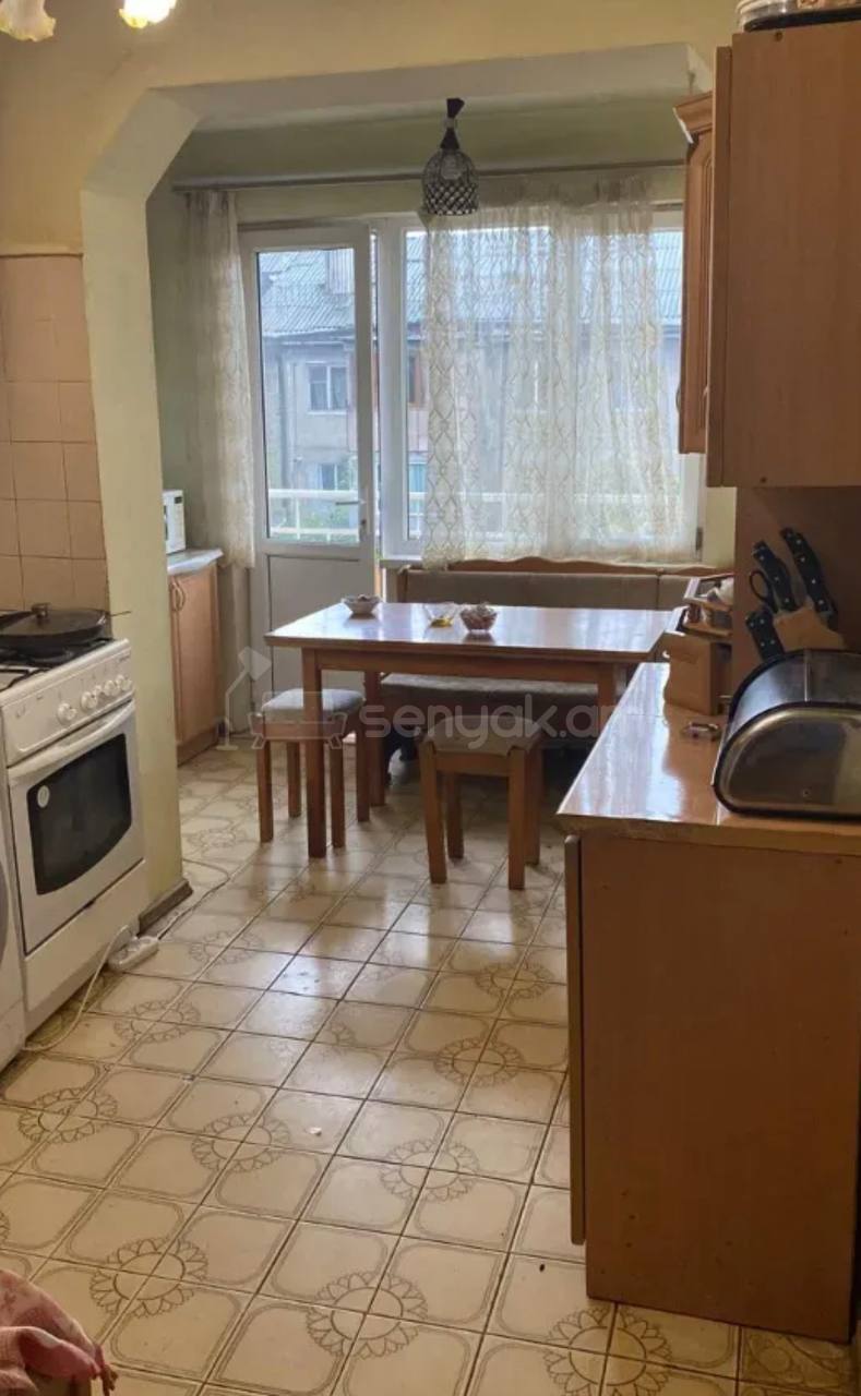2 Սենյականոց Բնակարան Քարե Շենքում, 80քմ, 4/4 հարկ, Կապիտալ Վերանորոգված, Կահավորված