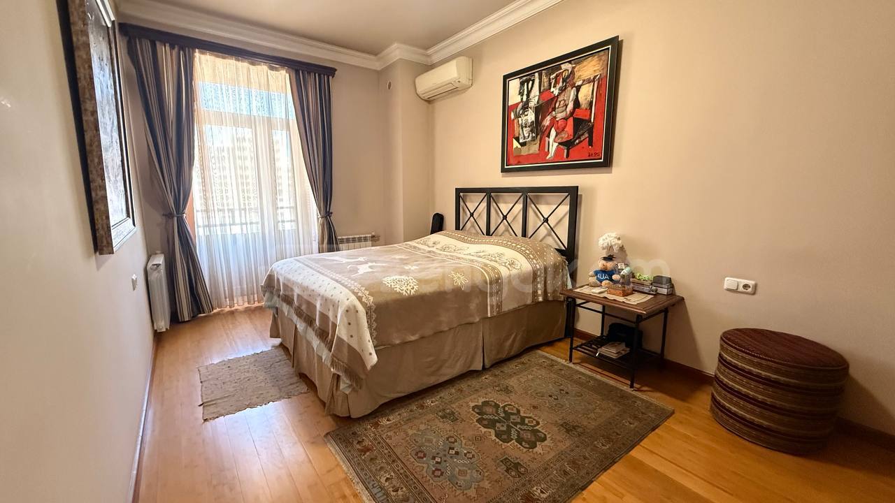 5 Սենյականոց Բնակարան Նորակառույցում, 234քմ, 9/9 հարկ, Կապիտալ Վերանորոգված