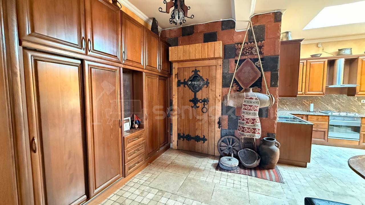 5 Սենյականոց Բնակարան Նորակառույցում, 234քմ, 9/9 հարկ, Կապիտալ Վերանորոգված
