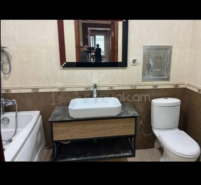 6 Սենյականոց Բնակարան Նորակառույցում, 250քմ, 1/16 հարկ, Կապիտալ Վերանորոգված