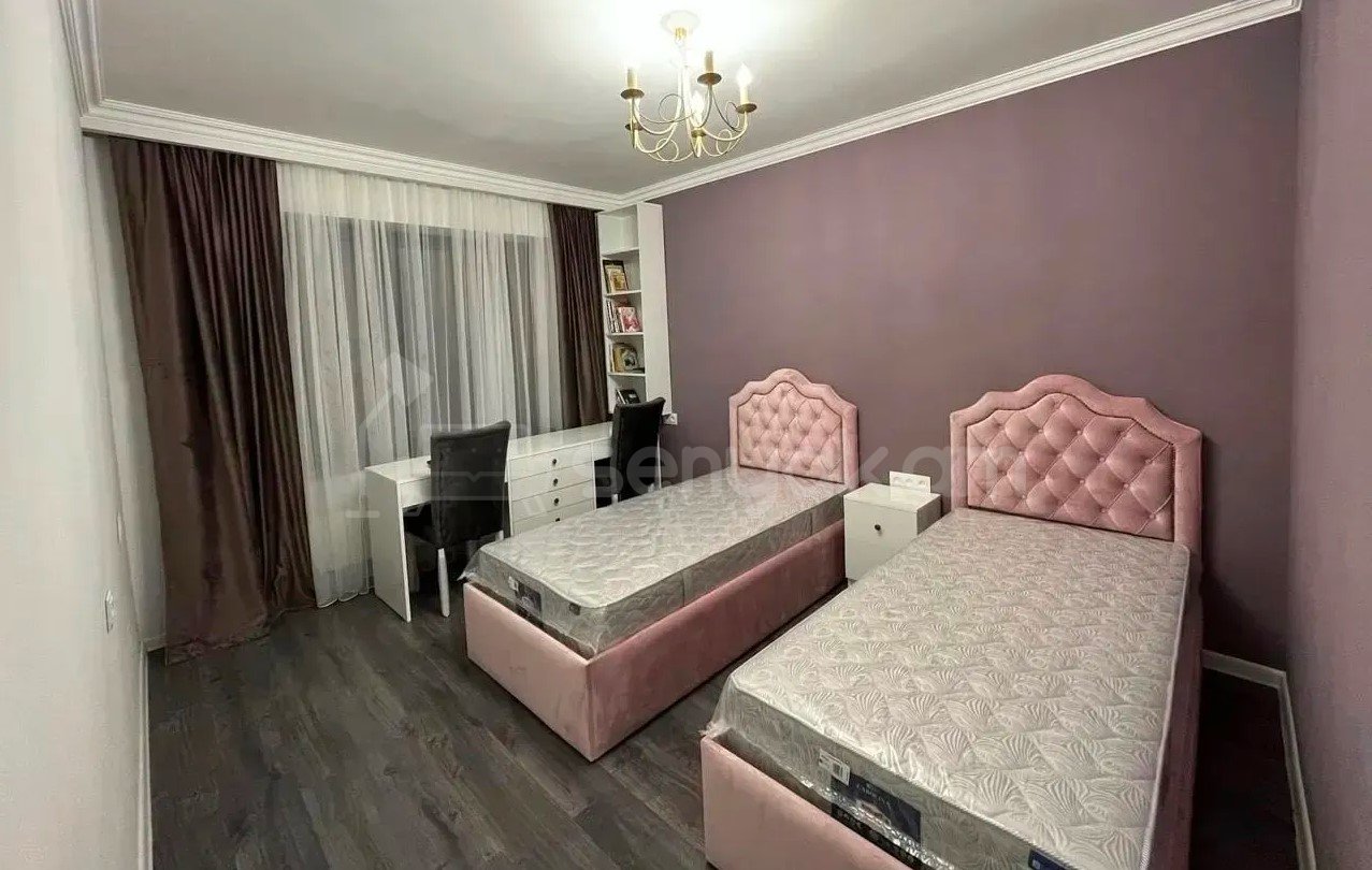 3 Սենյականոց Բնակարան Քարե Շենքում, 77քմ, 4/5 հարկ, Դիզայներական Վերանորոգված