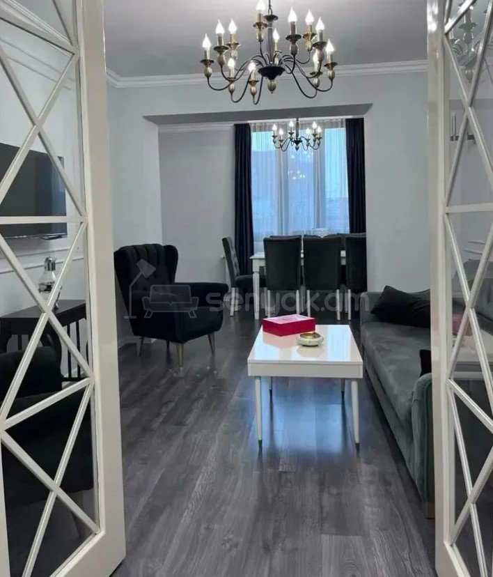3 Սենյականոց Բնակարան Քարե Շենքում, 77քմ, 4/5 հարկ, Դիզայներական Վերանորոգված
