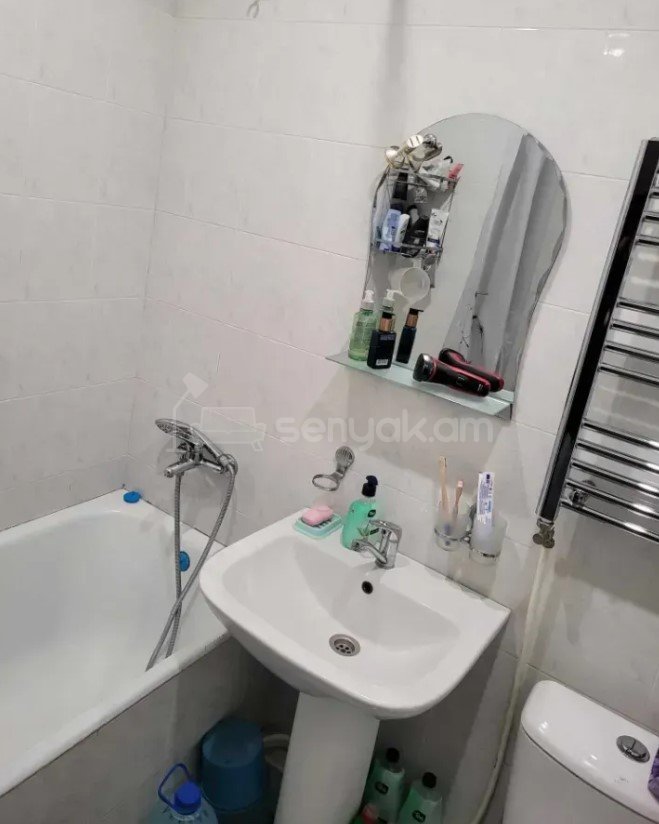 1 Սենյականոց Բնակարան Քարե Շենքում, 45քմ, 5/5 հարկ, Կապիտալ Վերանորոգված