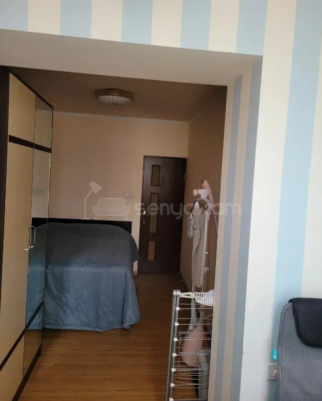 1 Սենյականոց Բնակարան Քարե Շենքում, 45քմ, 5/5 հարկ, Կապիտալ Վերանորոգված