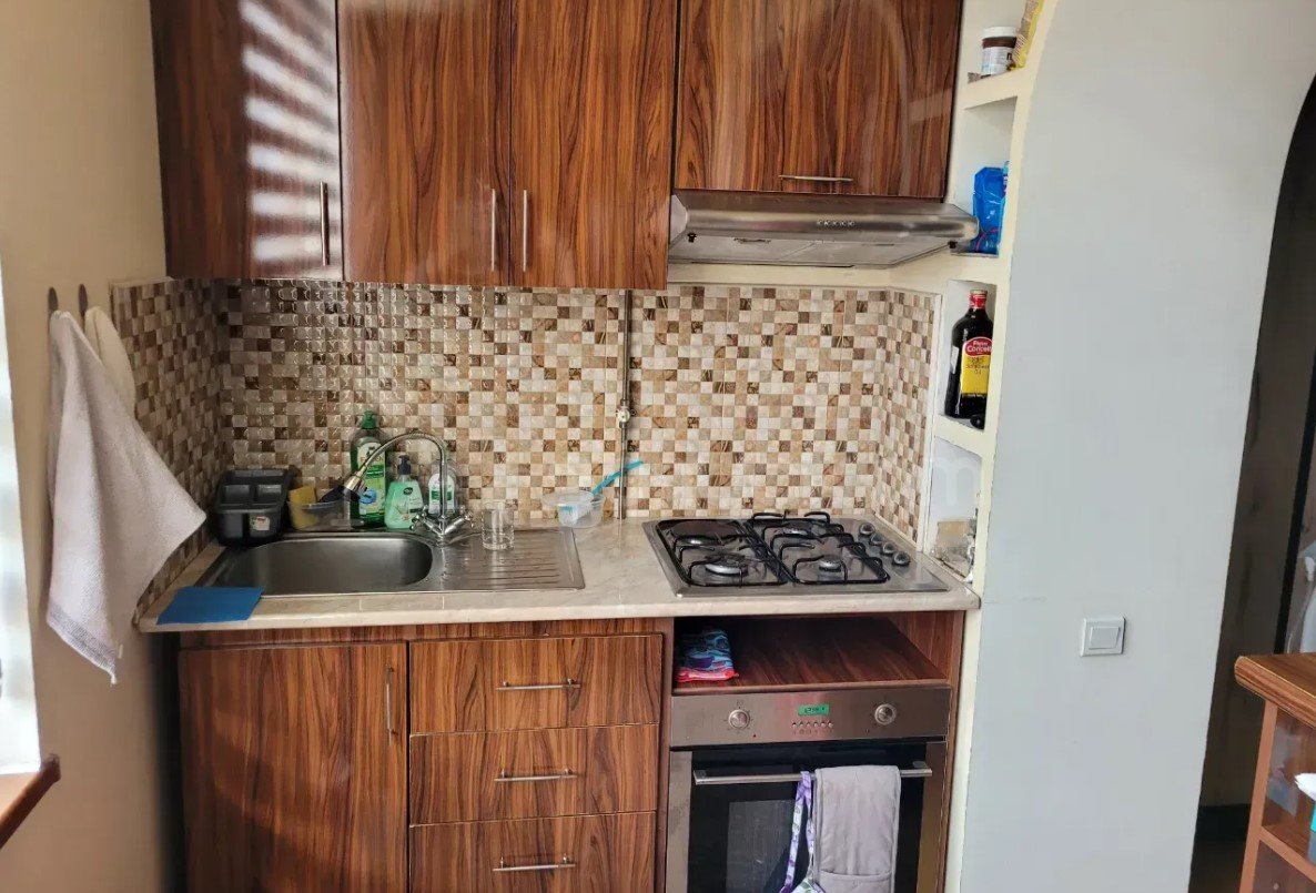 1 Սենյականոց Բնակարան Քարե Շենքում, 45քմ, 5/5 հարկ, Կապիտալ Վերանորոգված