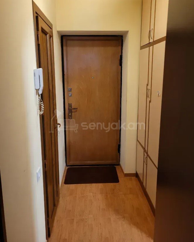 1 Սենյականոց Բնակարան Քարե Շենքում, 45քմ, 5/5 հարկ, Կապիտալ Վերանորոգված