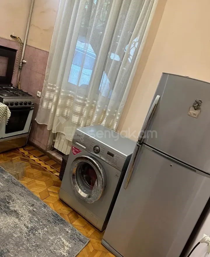 3 Սենյականոց Բնակարան Քարե Շենքում, 86քմ, 1/3 հարկ, Կոսմետիկ Վերանորոգված, Կահավորված, Արևկող