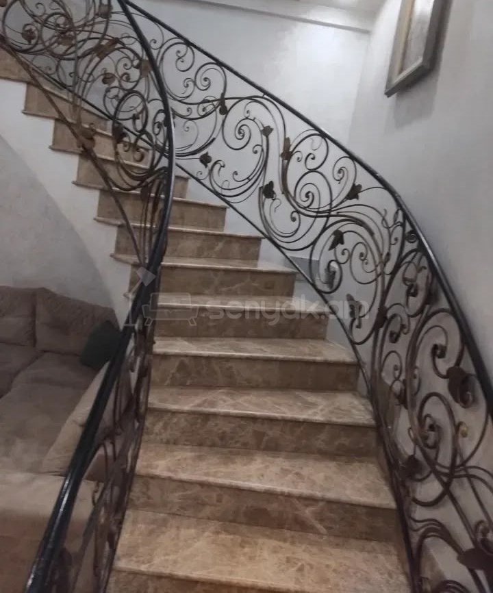 5 Սենյականոց Բնակարան Քարե Շենքում, 210քմ, 2/3 հարկ, Դիզայներական Վերանորոգված, Կահավորված, Արևկող