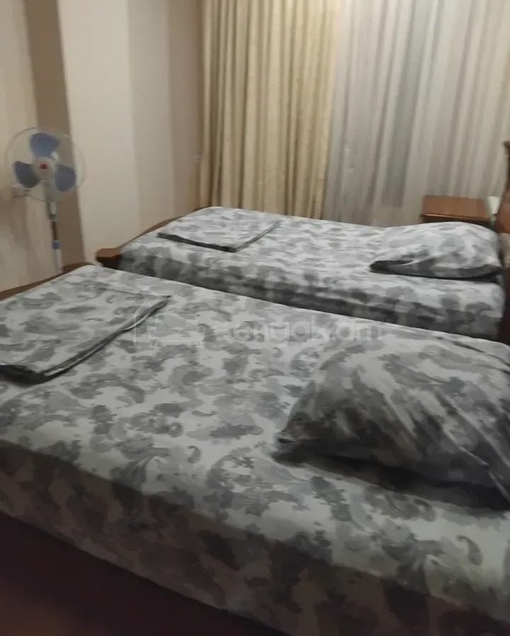 5 Սենյականոց Բնակարան Քարե Շենքում, 210քմ, 2/3 հարկ, Դիզայներական Վերանորոգված, Կահավորված, Արևկող