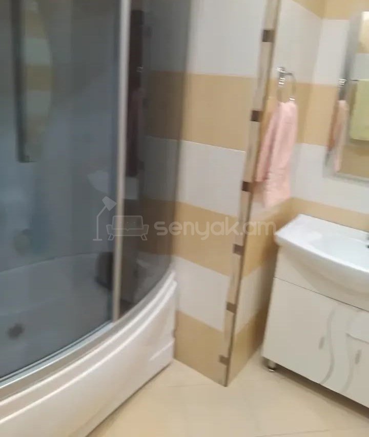 5 Սենյականոց Բնակարան Քարե Շենքում, 210քմ, 2/3 հարկ, Դիզայներական Վերանորոգված, Կահավորված, Արևկող