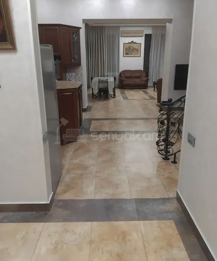 5 Սենյականոց Բնակարան Քարե Շենքում, 210քմ, 2/3 հարկ, Դիզայներական Վերանորոգված, Կահավորված, Արևկող
